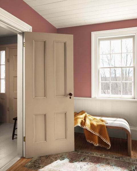 A panelled entryway with walls painted in Southwest Pottery 048 and door painted in Sherwood Tan 1054.
